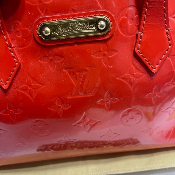 Louis Vuitton Wilshire in Vernis Red, comes with dust bag. - Picture 3 of 11